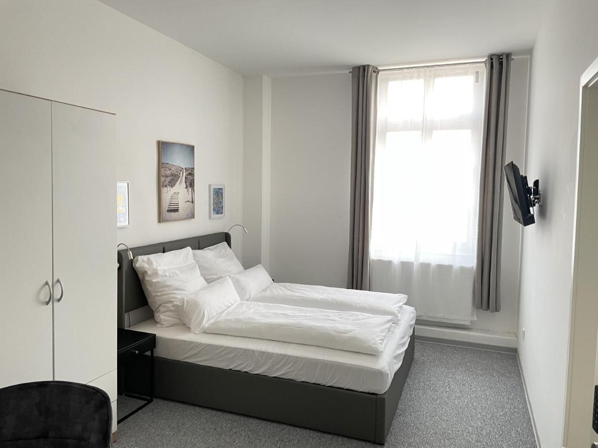 Hotel-Am-Bahnhof Stuttgart-Ditzingen Kamer foto